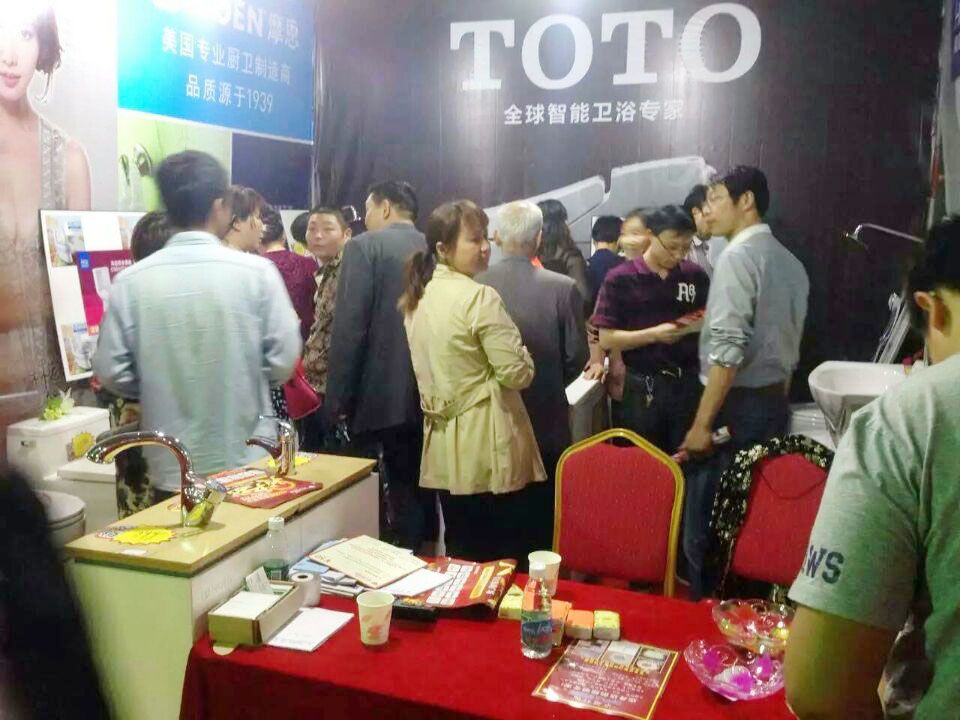 首屆濱江建材家居萬(wàn)人團購砍價(jià)會(huì )